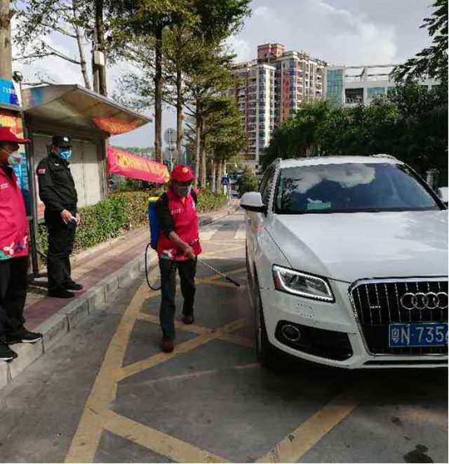 協助保安隊消毒.jpg